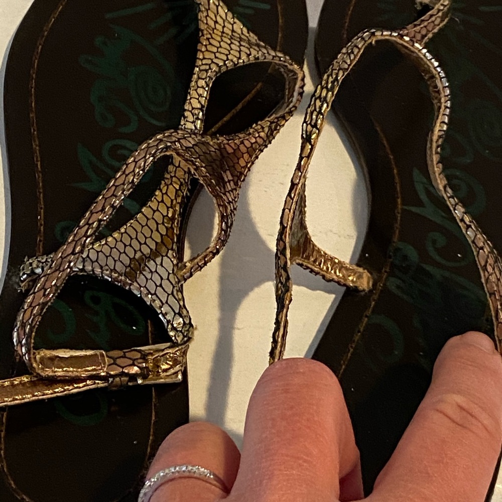 Beautiful Naughty Monkey flats. Gold & shiny look!